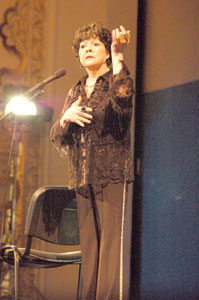 АХМАДУЛЛИНА
