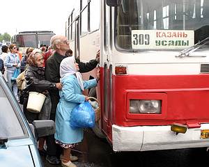 автобус и дачники