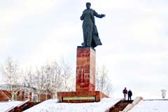 памятник ВАХИТОВУ